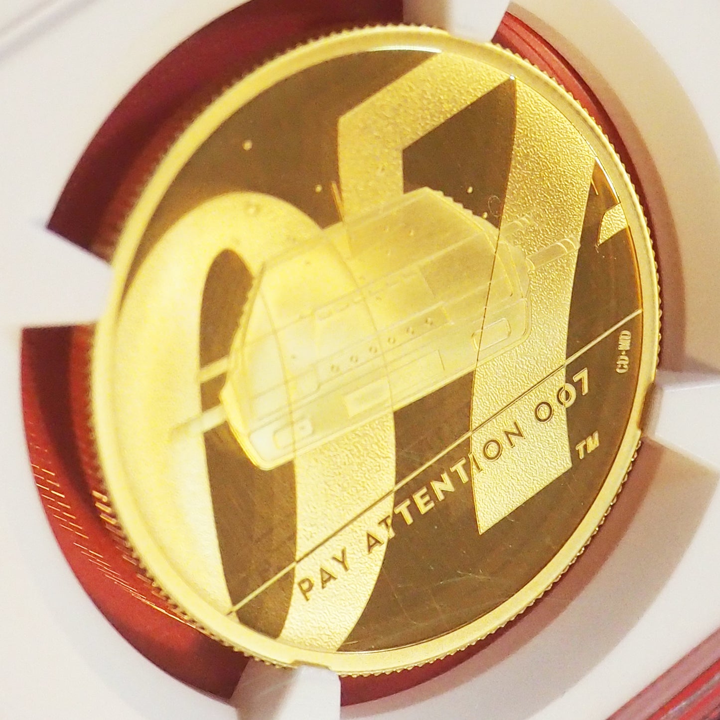 《 CC特別割引 》イギリス 100ポンド金貨 2020〈 007 /ジェーム・スボンド 〉 全て完璧鑑定・付属品付き ( NGC )